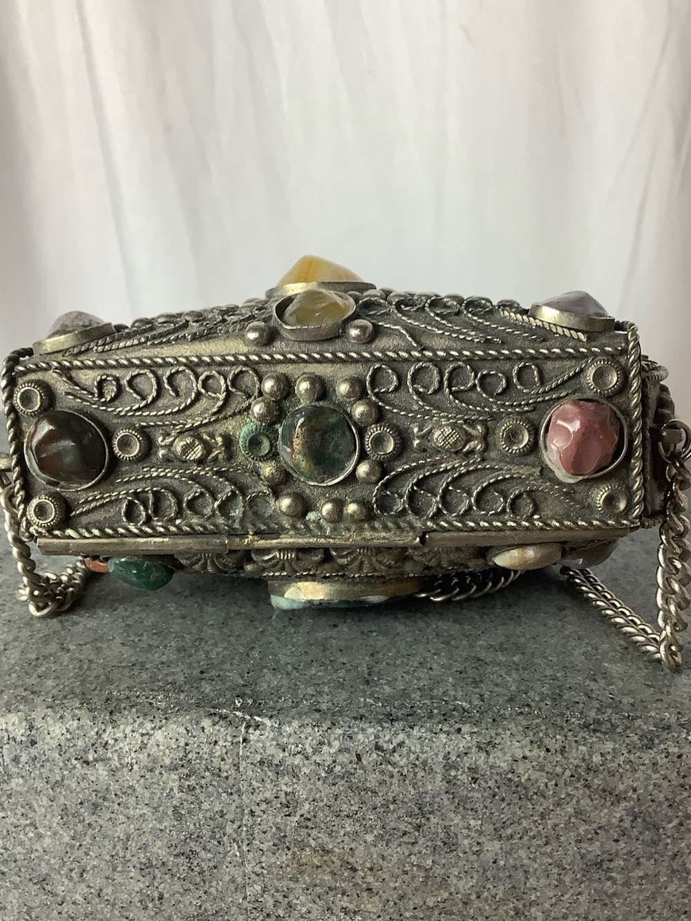 Vintage-Style Multicolor Stone Embellished Silver Crossbody Bag - Picture 3 of 5